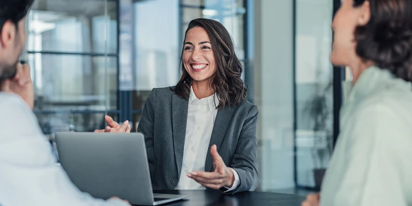 Woman in modern office advising 2 people